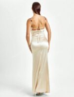 Robe longue en satin – Image 2