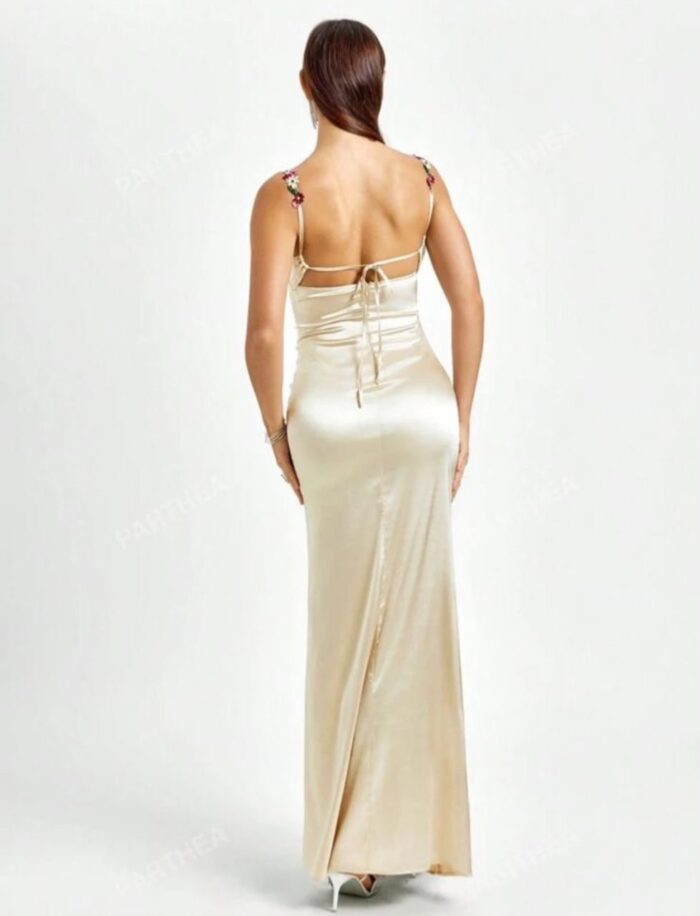Robe longue en satin – Image 2
