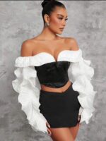 Haut court à volants à manches évasées dénudées – Image 2