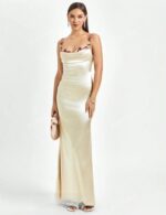 Robe longue en satin