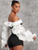 Haut court à volants à manches évasées dénudées